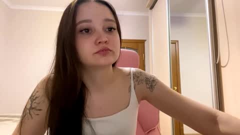 Yumi online show from March 30, 3:24 pm