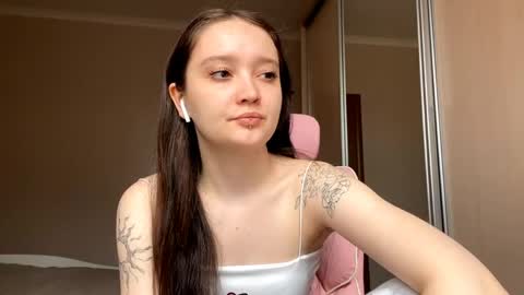 Yumi online show from April 5, 6:43 am