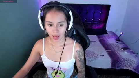 Snapshot of thamara_l11 chatting on January 11, 2:36 pm Dany online show from January 11, 2:36 pm