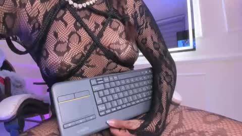 Snapshot of thamaragen_ chatting on March 10, 1:21 am tamara gen online show from March 10, 1:21 am