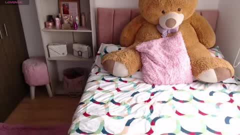   online show from May 11, 12:33 pm