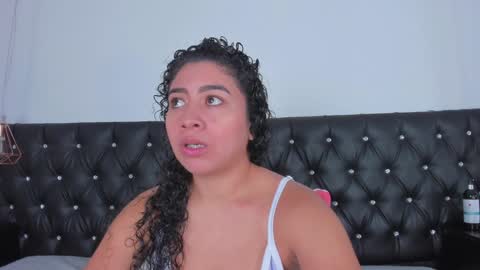 Snapshot of thara_webstter chatting on December 4, 11:41 am thara webstter online show from December 4, 11:41 am