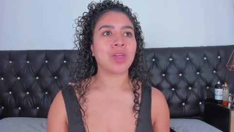 Snapshot of thara_webstter chatting on December 5, 2:44 pm thara webstter online show from December 5, 2:44 pm