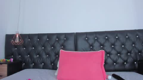 Snapshot of thara_webstter chatting on December 5, 5:50 pm thara webstter online show from December 5, 5:50 pm