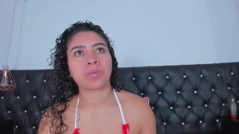 Snapshot of thara_webstter chatting on December 23, 11:36 am thara webstter online show from December 23, 11:36 am