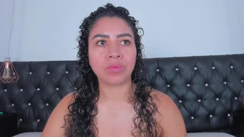 Snapshot of thara_webstter chatting on December 31, 11:42 am thara webstter online show from December 31, 11:42 am
