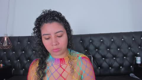 Snapshot of thara_webstter chatting on January 14, 11:42 am thara webstter online show from January 14, 11:42 am