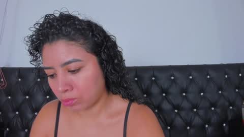 Snapshot of thara_webstter chatting on February 1, 11:43 am thara webstter online show from February 1, 11:43 am
