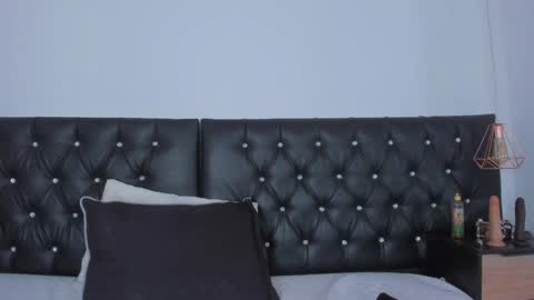 Snapshot of thara_webstter chatting on February 4, 2:43 pm thara webstter online show from February 4, 2:43 pm