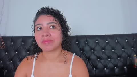Snapshot of thara_webstter chatting on February 17, 11:34 am thara webstter online show from February 17, 11:34 am