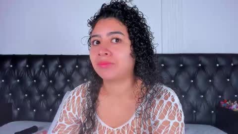 Snapshot of thara_webstter chatting on September 20, 11:44 am thara webstter online show from September 20, 11:44 am
