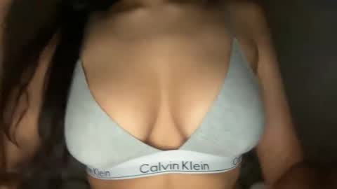 Snapshot of thatgirlmelanie chatting on February 17, 3:58 am Melanie online show from February 17, 3:58 am