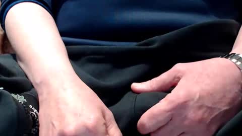 Snapshot of the1pocketrocket chatting on December 12, 8:32 pm the1pocketrocket online show from December 12, 8:32 pm