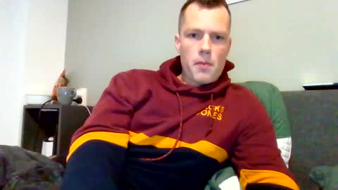 Snapshot of the___rocky200 chatting on December 17, 9:04 am Dennis online show from December 17, 9:04 am