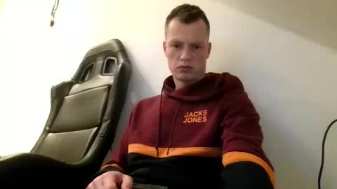 Snapshot of the___rocky200 chatting on December 17, 9:10 pm Dennis online show from December 17, 9:10 pm