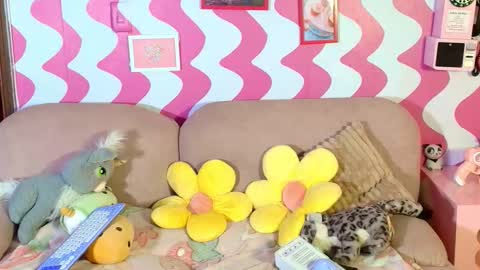 Snapshot of the_girl_with_the_red_hai chatting on February 14, 10:34 am zoe online show from February 14, 10:34 am