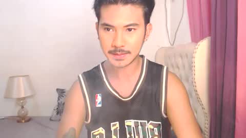 Snapshot of the_killian_jones chatting on February 23, 7:49 pm ken online show from February 23, 7:49 pm