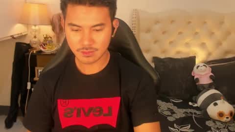 Snapshot of the_killian_jones chatting on October 12, 12:37 pm ken online show from October 12, 12:37 pm