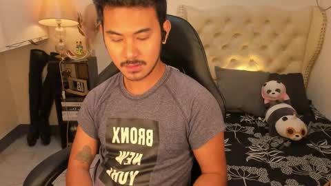 Snapshot of the_killian_jones chatting on October 27, 6:45 pm ken online show from October 27, 6:45 pm