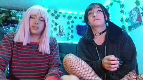 Snapshot of the_lesbian_game chatting on January 24, 7:51 am the_lesbian_game online show from January 24, 7:51 am