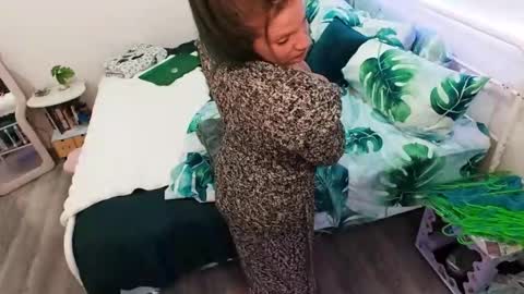 Snapshot of the_naked_siren chatting on January 19, 6:06 am lina luna online show from January 19, 6:06 am