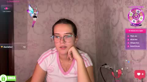 Snapshot of the_princese chatting on October 27, 3:27 pm Alice online show from October 27, 3:27 pm