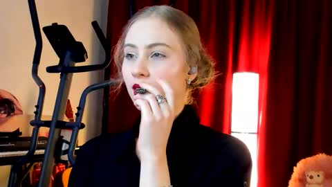 Ally    STREAMING ON TWITCH NOW Check my Twitter for updates online show from September 26, 1:53 am