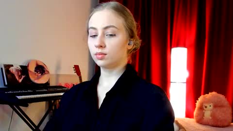 Ally    STREAMING ON TWITCH NOW Check my Twitter for updates online show from November 6, 10:43 pm