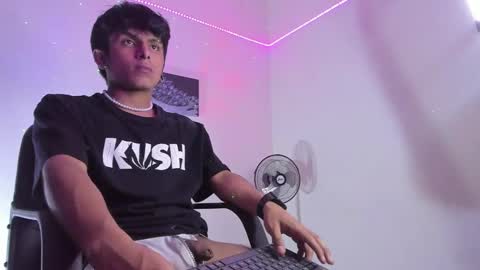 Snapshot of the_weed_guys chatting on January 25, 12:38 am Danny online show from January 25, 12:38 am