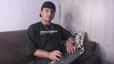 Snapshot of the_weed_guys chatting on September 17, 3:19 am Danny online show from September 17, 3:19 am