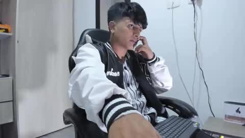 Snapshot of the_weed_guys chatting on October 5, 3:49 am Danny online show from October 5, 3:49 am