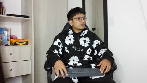 Snapshot of the_weed_guys chatting on November 22, 2:10 am Danny online show from November 22, 2:10 am