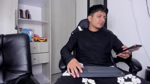 Snapshot of the_weed_guys chatting on November 24, 2:55 am Danny online show from November 24, 2:55 am