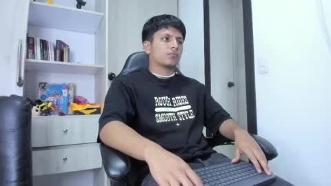 Snapshot of the_weed_guys chatting on November 28, 1:30 am Danny online show from November 28, 1:30 am