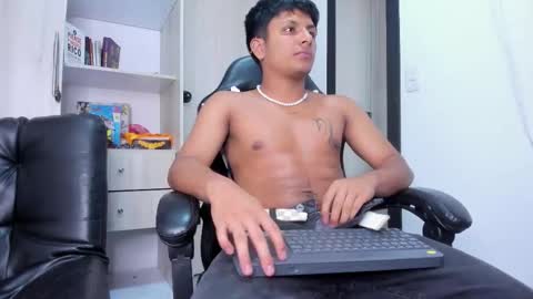 Snapshot of the_weed_guys chatting on December 2, 5:13 am Danny online show from December 2, 5:13 am