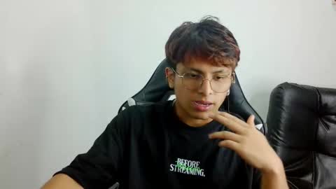 Snapshot of the_weed_guys chatting on February 10, 1:43 am Danny online show from February 10, 1:43 am