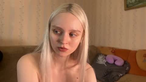 Snapshot of thealiceland chatting on April 6, 12:41 am Alice online show from April 6, 12:41 am