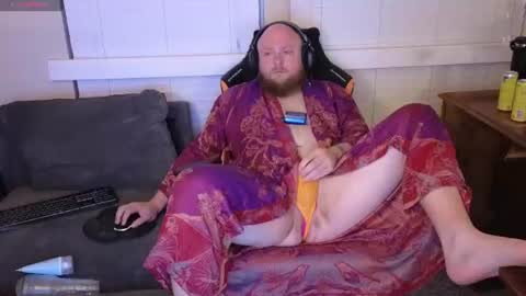 Snapshot of theballboy chatting on July 1, 9:55 am theballboy online show from July 1, 9:55 am