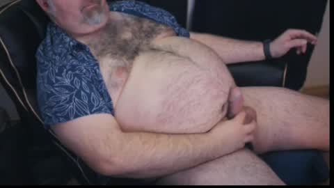 Snapshot of thebearking69 chatting on April 5, 12:30 am The Bear King online show from April 5, 12:30 am