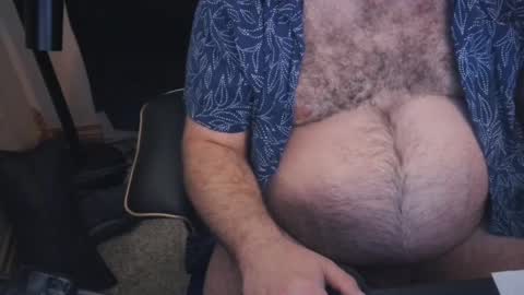 Snapshot of thebearking69 chatting on April 7, 3:18 am The Bear King online show from April 7, 3:18 am