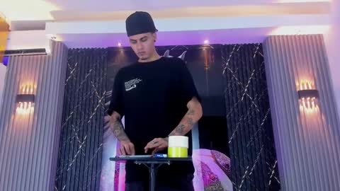 DEAN AND MARY online show from January 5, 5:27 pm