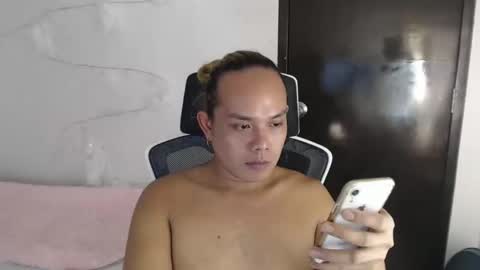 Snapshot of thebitch_cowbell chatting on November 4, 8:24 am thebitch_cowbell online show from November 4, 8:24 am