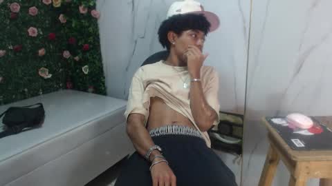 Snapshot of theblackflavor chatting on March 24, 1:32 am Flavor online show from March 24, 1:32 am