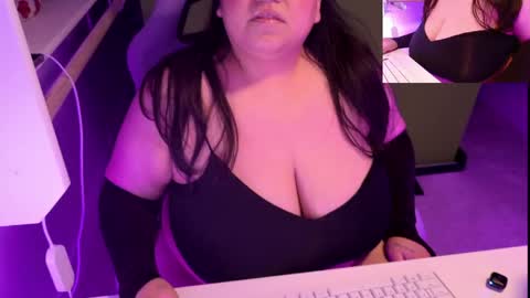 TheBouncingBetty online show from May 17, 2:42 am