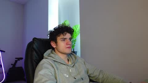 Snapshot of thebrad_holloway chatting on April 1, 1:01 pm Thebrad H online show from April 1, 1:01 pm