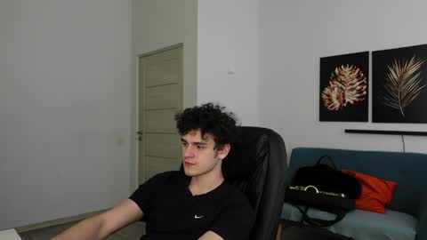 Snapshot of thebrad_holloway chatting on April 5, 2:03 pm Thebrad H online show from April 5, 2:03 pm