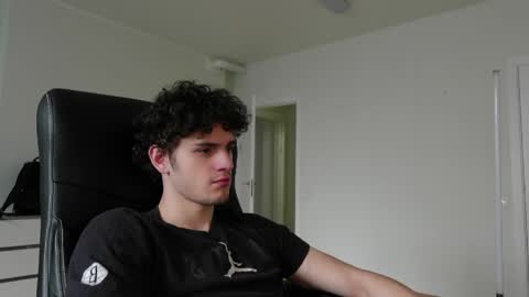Snapshot of thebrad_holloway chatting on April 11, 12:20 pm Thebrad H online show from April 11, 12:20 pm