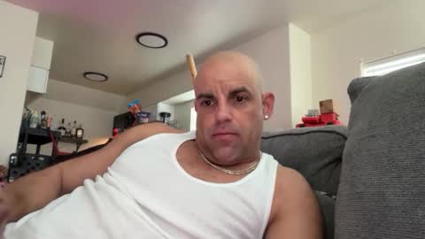 Snapshot of thebuzz777 chatting on December 17, 8:04 pm theBuzz777 online show from December 17, 8:04 pm