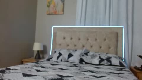 TheChicaNextDoor  online show from November 28, 11:18 pm