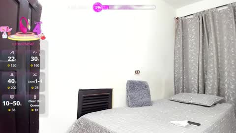 TheChicaNextDoor  online show from February 4, 11:09 pm